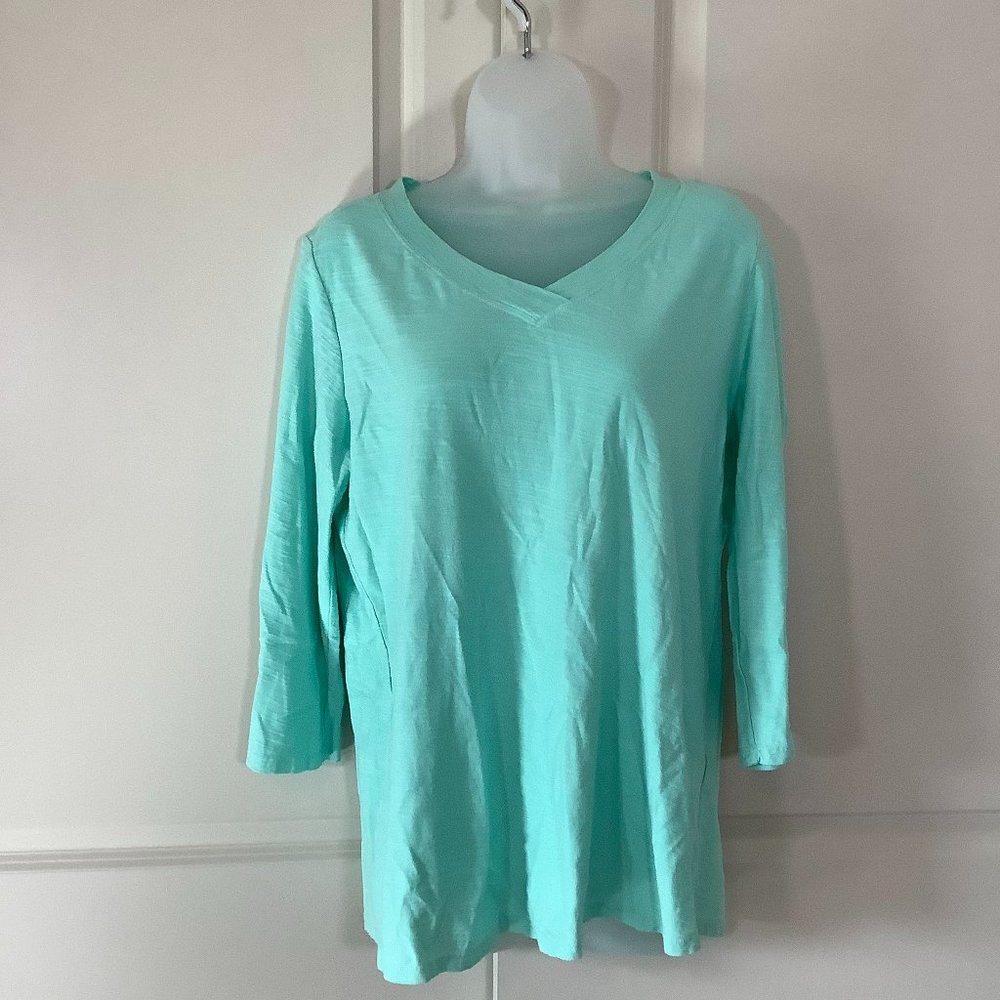 Hot Cotton Shirt Women's Medium 100% Cotton Made in USA Blue V Neck Back Detail